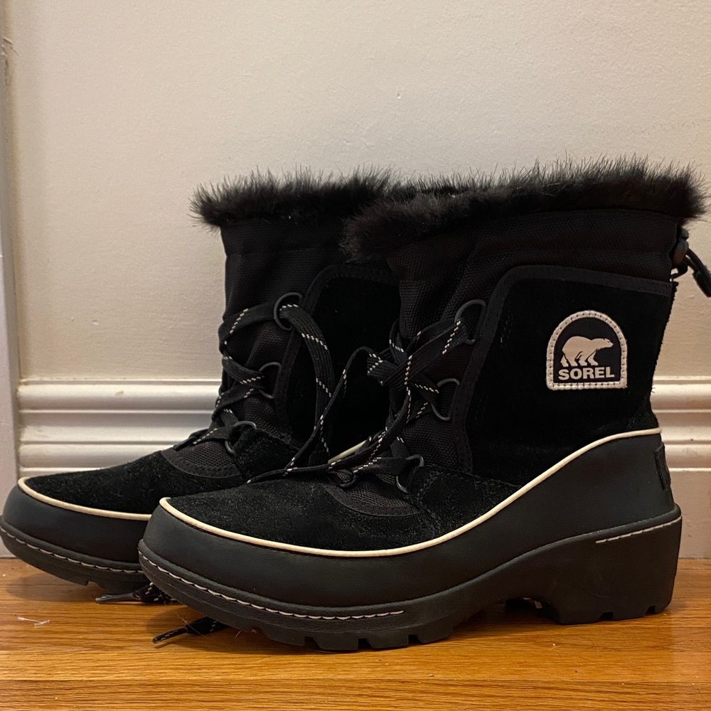 Sorel Women's Black and Cream Winter Boots